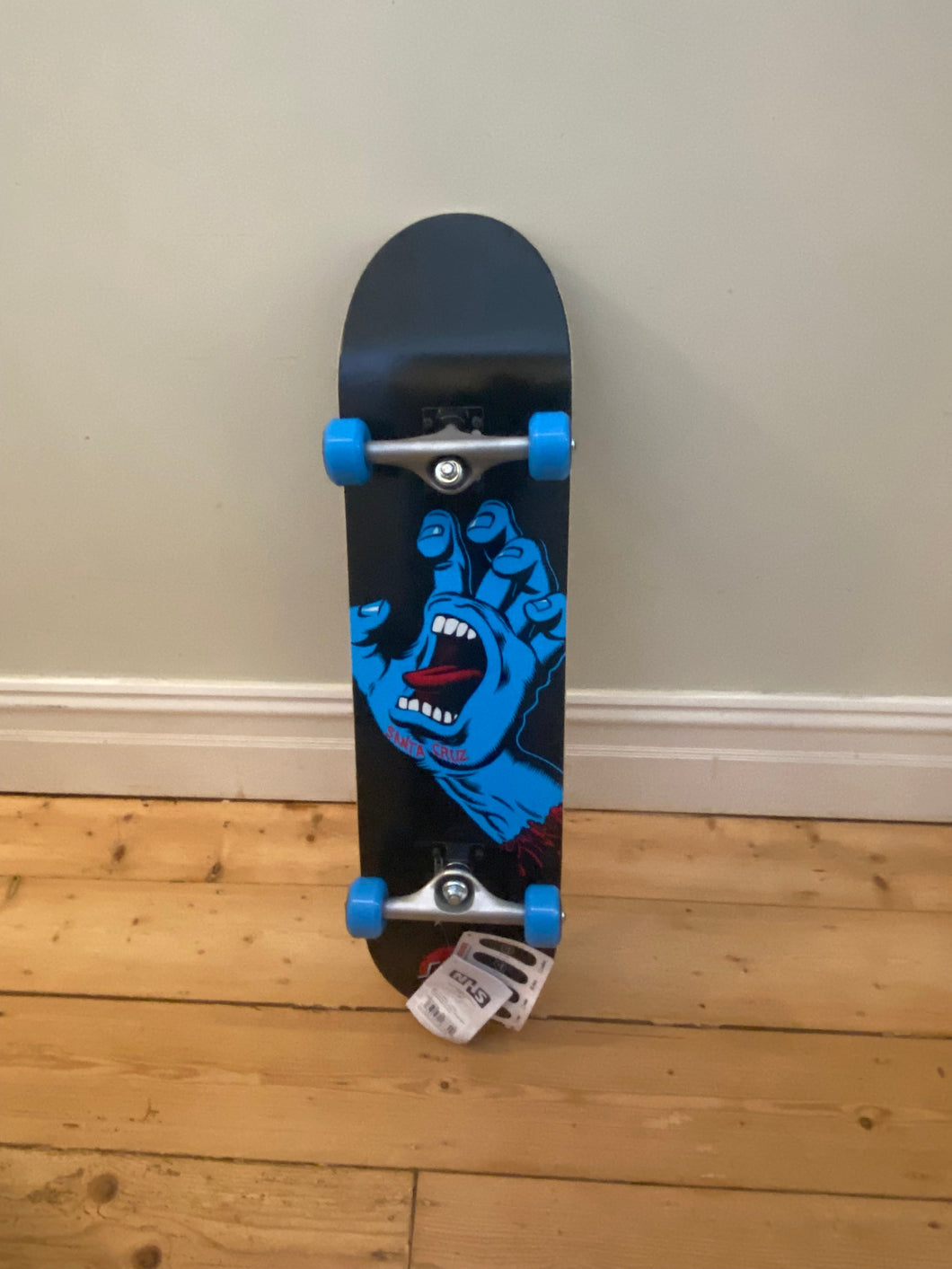 Santa Cruz Screaming Hand Complete 8”