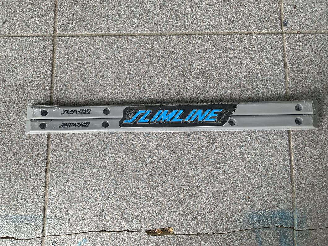 Santa Cruz Slimeline Skateboard Rails – 2 Schienen, Schlankes Design, Verbesserte Schrauben & Befestigungslöcher – Für Slides, Grinds Und Mehr Style Auf Dem Board Santa Cruz Slimeline Skateboard Rails – 2 Schienen, Schlankes Design, Verbesserte Schrauben & Befestigungslöcher – Für Slides, Grinds Und Mehr Style Auf Dem Board